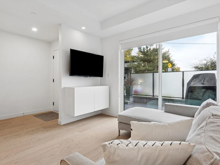 112-650 E 2nd Street, North Vancouver, BC, V7L 1E3 - 10