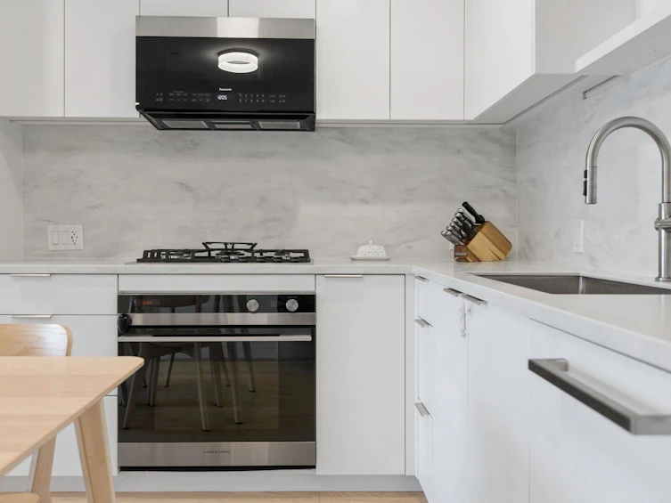 112-650 E 2nd Street, North Vancouver, BC, V7L 1E3 - 13