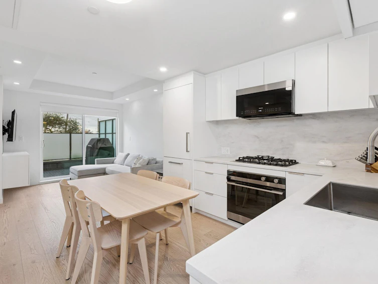 112-650 E 2nd Street, North Vancouver, BC, V7L 1E3 - 2