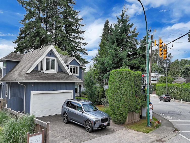 633 Fir Street, North Vancouver, BC, V7M 1W3