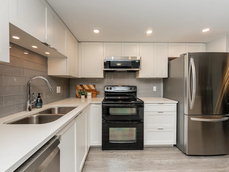 204-285 Newport Drive, Port Moody, BC, V3H 5J6 - 2