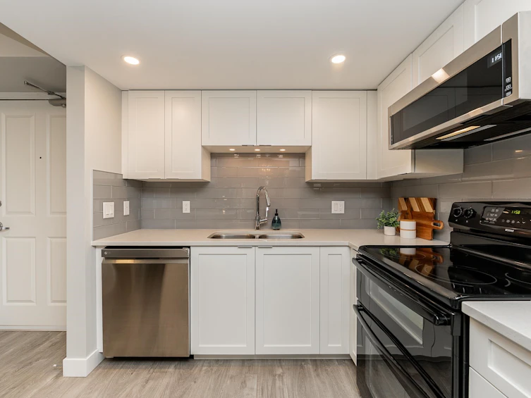 204-285 Newport Drive, Port Moody, BC, V3H 5J6 - 4
