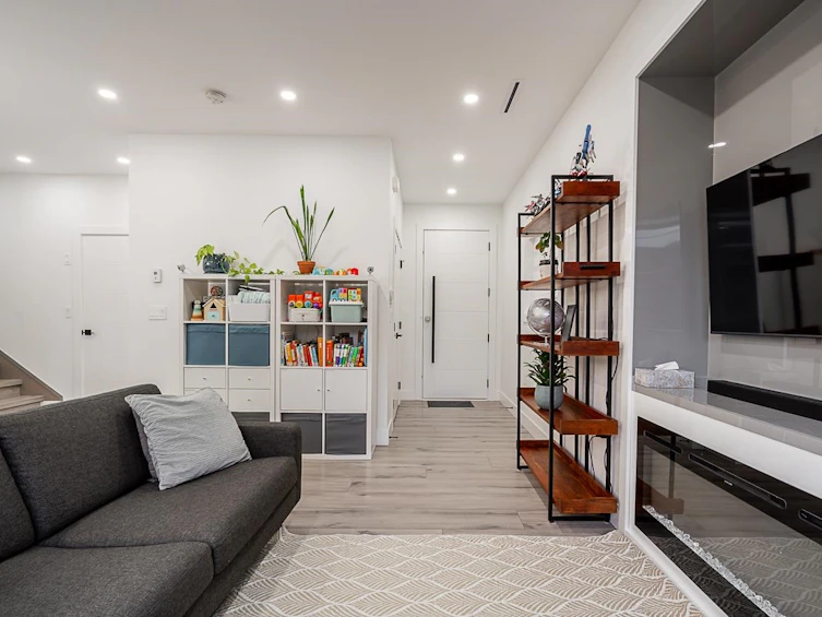 #2-4675 Canada Way, Burnaby, BC, V5G 1K9 - 5