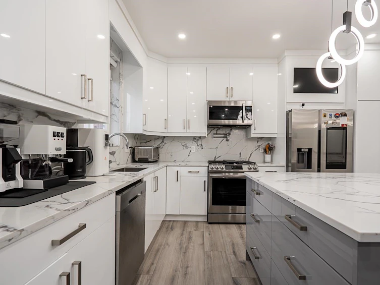 #2-4675 Canada Way, Burnaby, BC, V5G 1K9 - 10