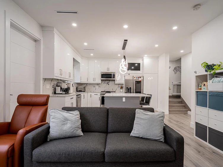 #2-4675 Canada Way, Burnaby, BC, V5G 1K9 - 6