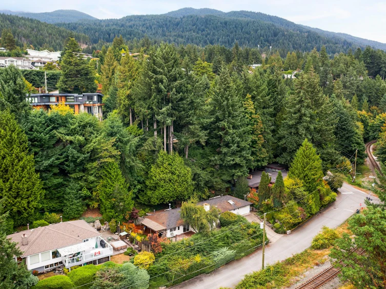 4110 Burkeridge Place, West Vancouver, BC, V7V 3M9 - 34
