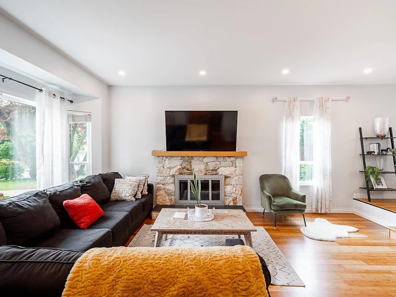 1402 Briarcliffe Drive, Coquitlam BC V3E 1Z1