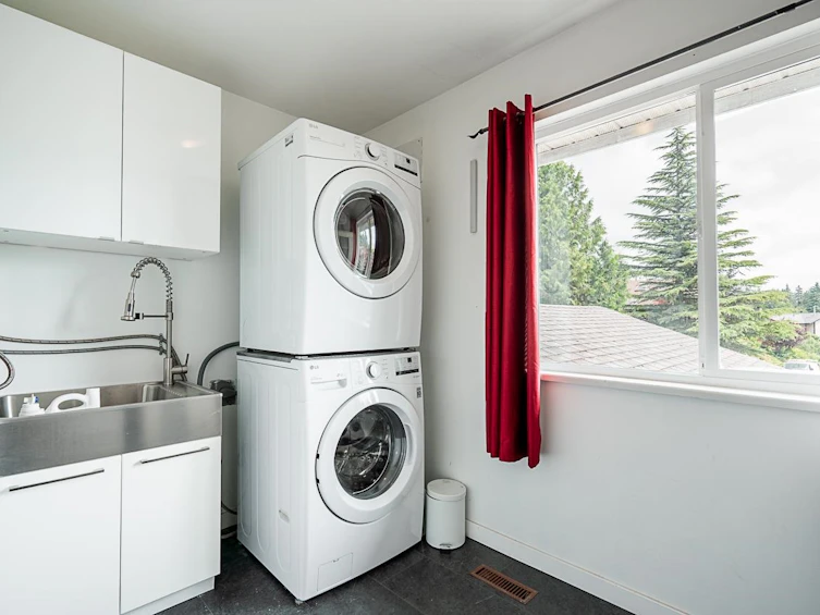 1402 Briarcliffe Drive, Coquitlam, BC, V3E 1Z1 - 15