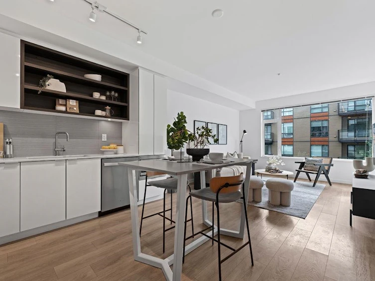 206-725 Marine Drive, North Vancouver, BC, V7M 0G2 - 3