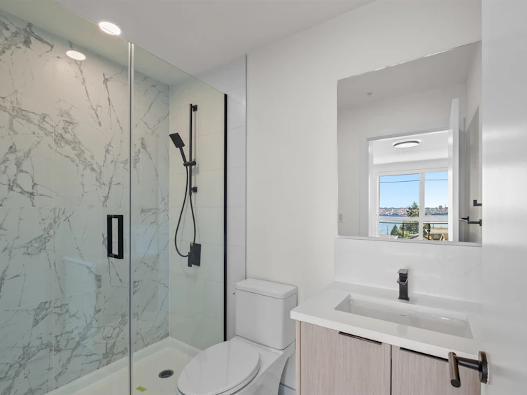 411-422 E 3rd Street, North Vancouver, BC, V7L 0K1 - 12