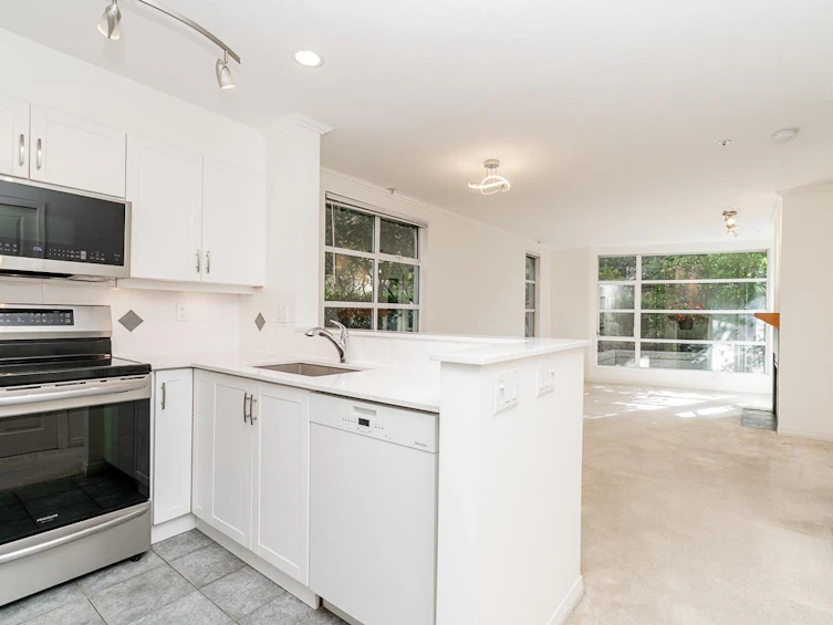 106-2575 W 4th Avenue, Vancouver, BC, V6K 1P5 - 6