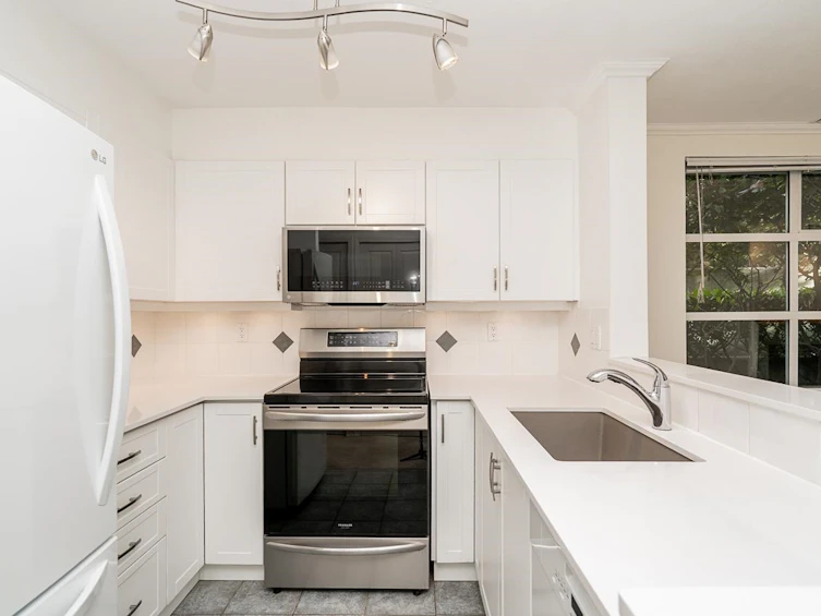 106-2575 W 4th Avenue, Vancouver, BC, V6K 1P5 - 12