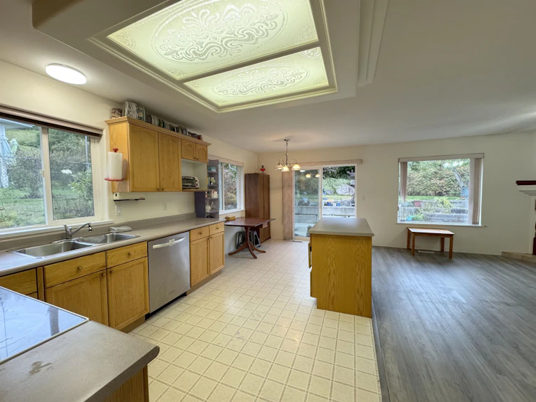 6242 Norwest Bay Road, Sechelt, BC, V7Z 0M2 - 11