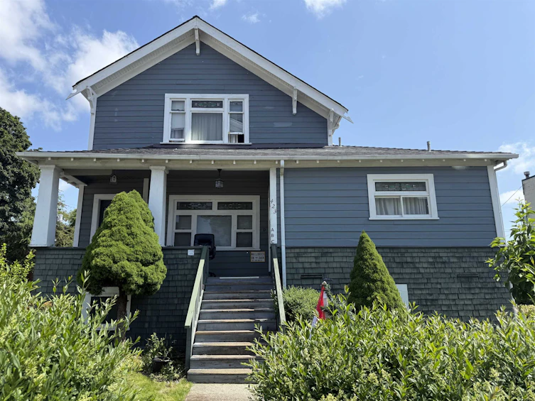 423 Sixth Street, New Westminster, BC, V3L 3B1