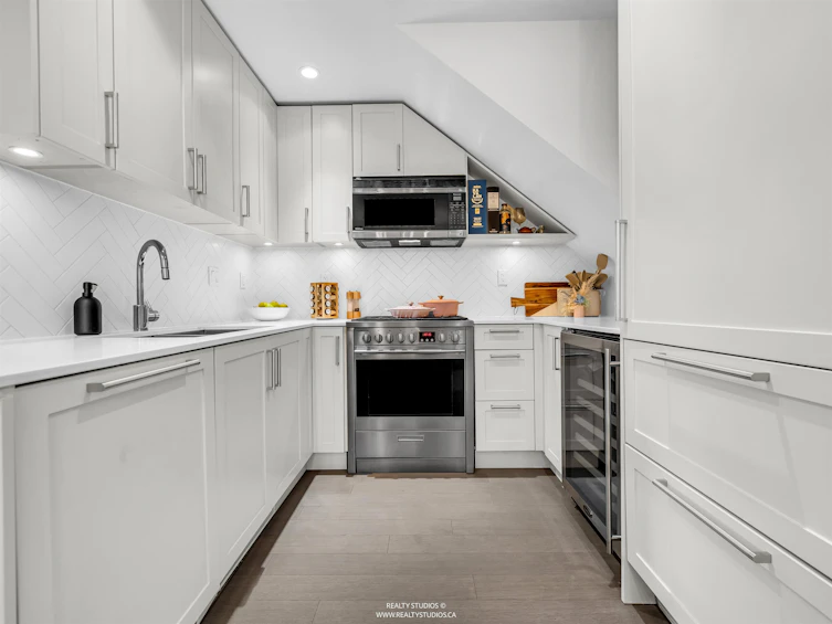 3177 Quebec Street, Vancouver, BC, V5T 3B3 - 11