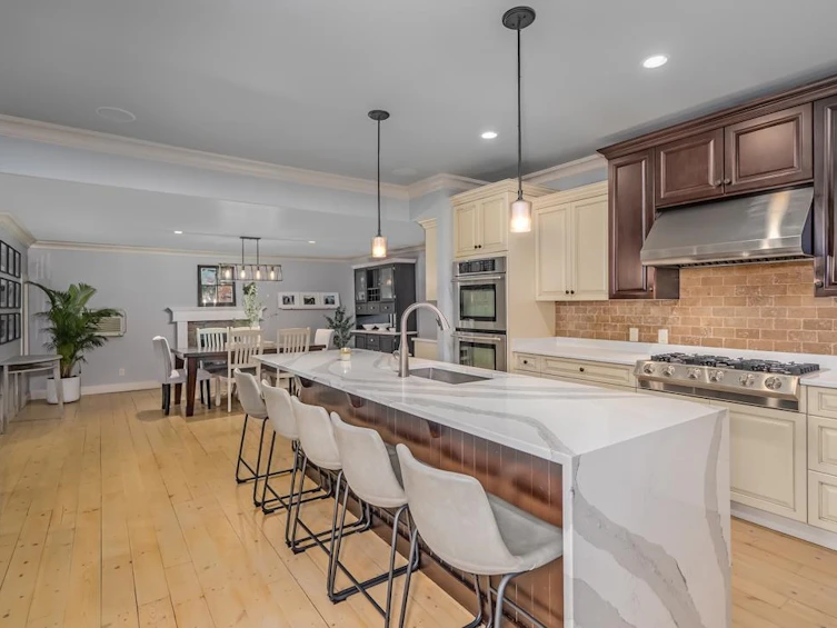 5660 Riverside Street, Abbotsford, BC, V4X 1T4 - 5