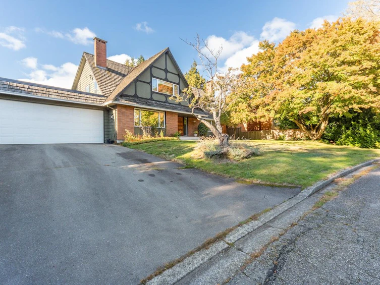 5 Semana Crescent, Vancouver, BC, V6N 2E1 - 2