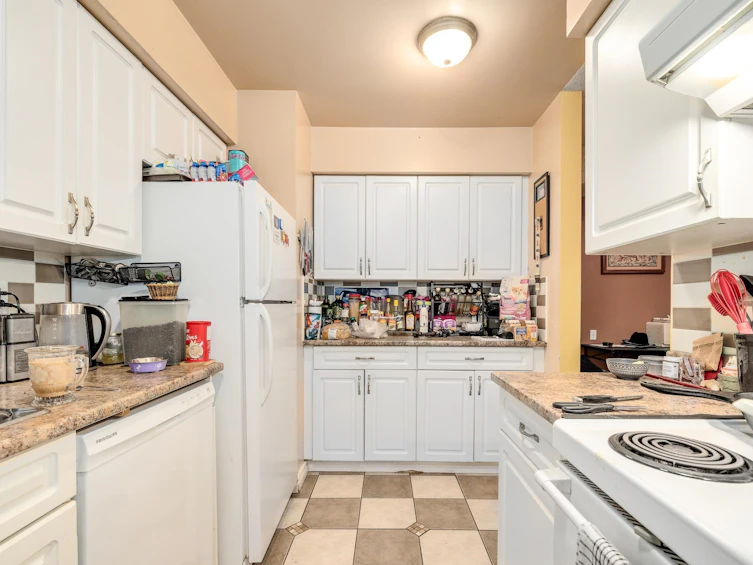 14810 Holly Park Lane, Surrey, BC, V3R 6Y2 - 11
