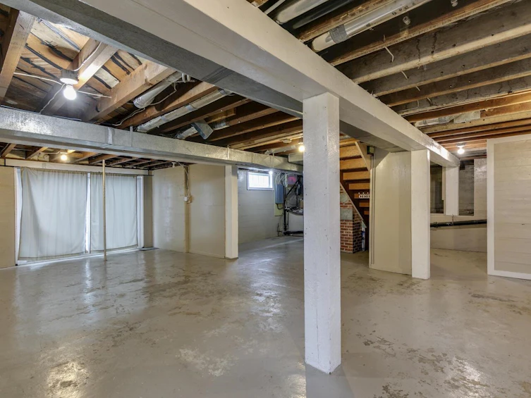 33700 3rd Avenue, Mission, BC, V2V 1R2 - 35
