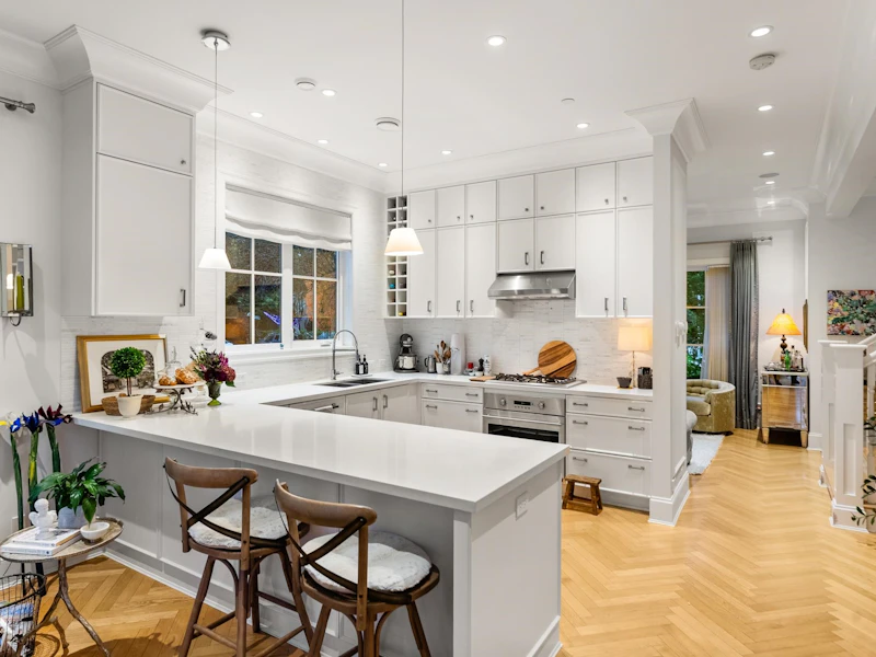 98 W 18th Avenue, Vancouver BC V5Y 2A4