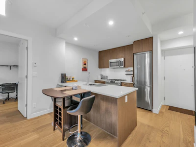 1005-9080 University Crescent - 5