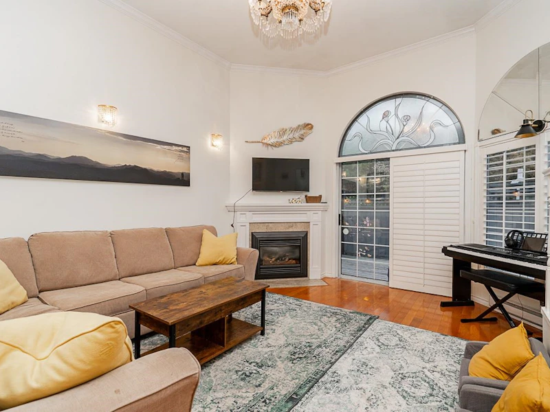 109 - 216 E 6th Street, North Vancouver BC V7L 1P5