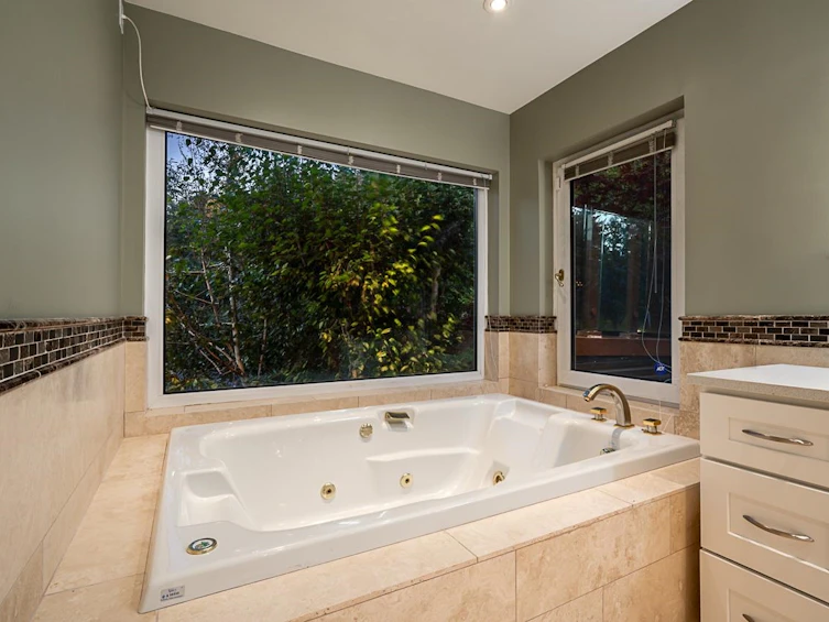 1562 Pinecrest Drive, West Vancouver, BC, V7S 3E8 - 23