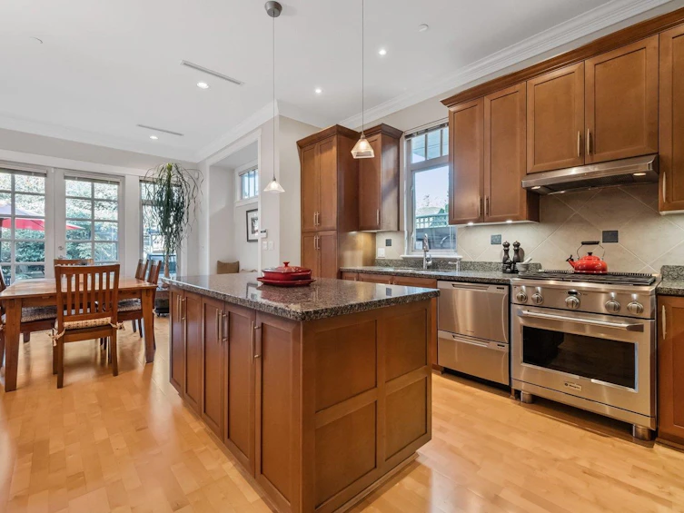 6677 Laburnum Street, Vancouver, BC, V6P 5M6 - 8