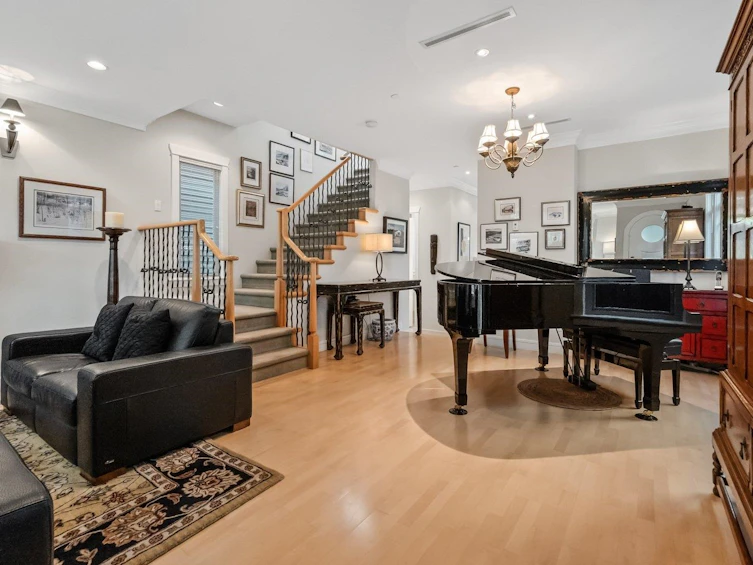 6677 Laburnum Street, Vancouver, BC, V6P 5M6 - 4