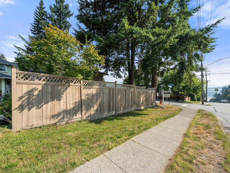 1025 Beaufort Road, North Vancouver, BC, V7G 1R8 - 22