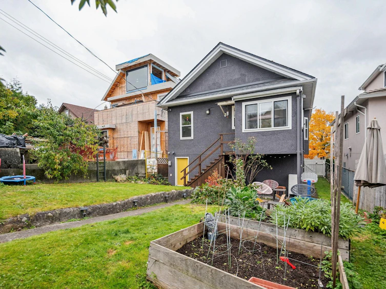 1652 E 33rd Avenue, Vancouver, BC, V5N 3C8 - 33