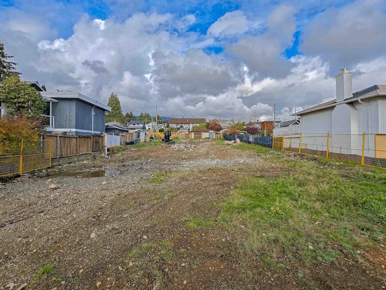 864 E 14th Street, North Vancouver, BC, V7L 2P6 - 2