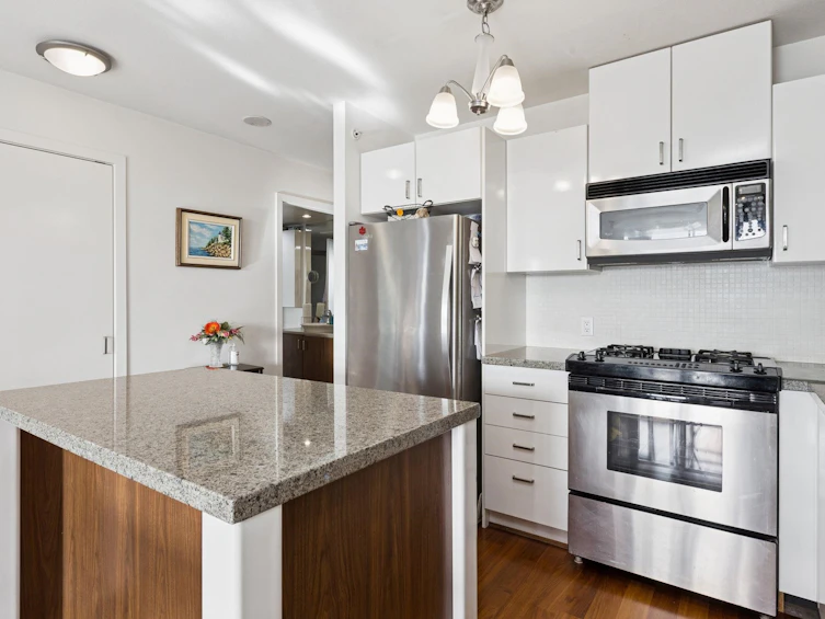 810-175 W 1st Street, North Vancouver, BC, V7M 3N9 - 12