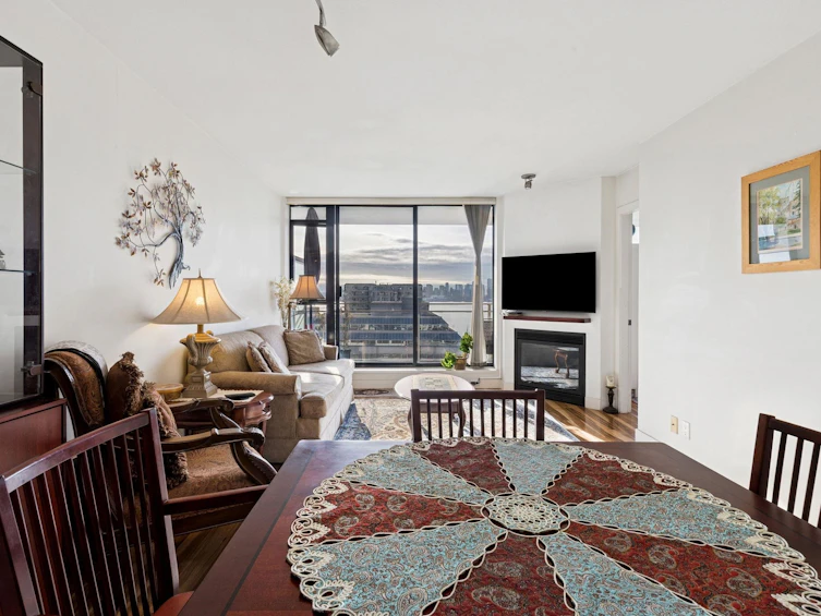 810-175 W 1st Street, North Vancouver, BC, V7M 3N9 - 3