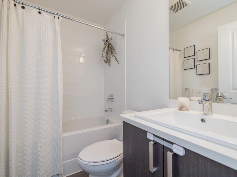212-13623 81a Avenue, Surrey, BC, V3W 3N7 - 22