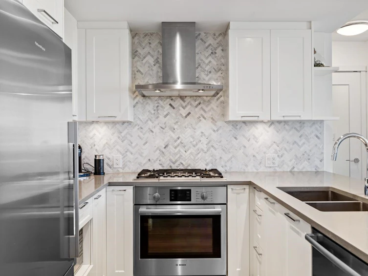 2101-520 Como Lake Avenue, Coquitlam, BC, V3J 0E8