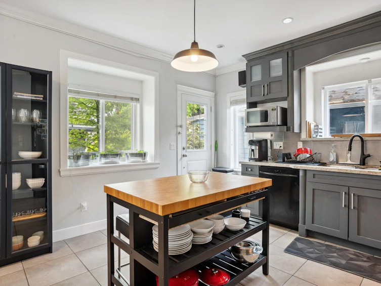 5187 Sherbrooke Street, Vancouver, BC, V5W 3M3 - 5