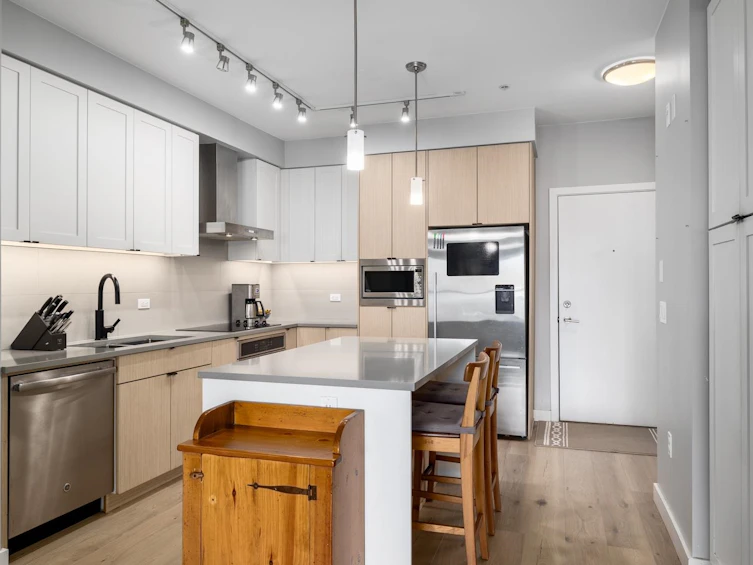 207-3205 Mountain Highway, North Vancouver, BC, V7K 0A3 - 5