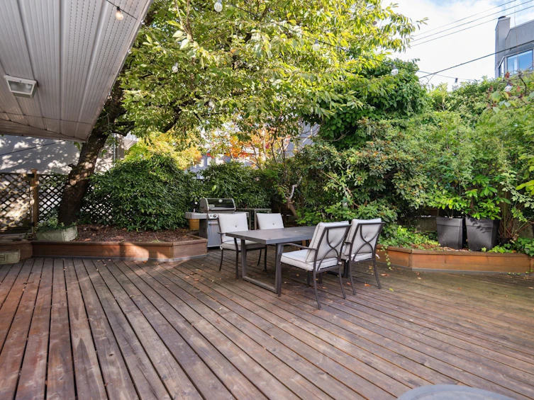 101-1696 W 10th Avenue, Vancouver, BC, V6J 2A1 - 2