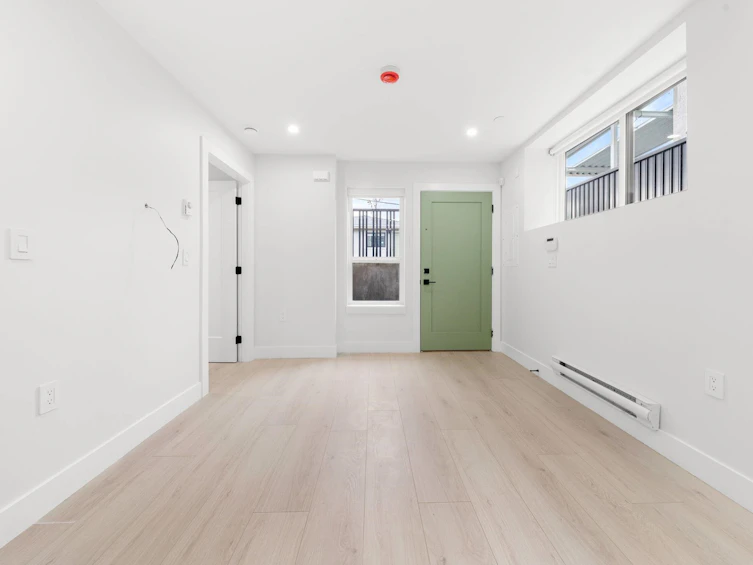 2-3274 E 44th Avenue, Vancouver, BC, V5R 3B1 - 2