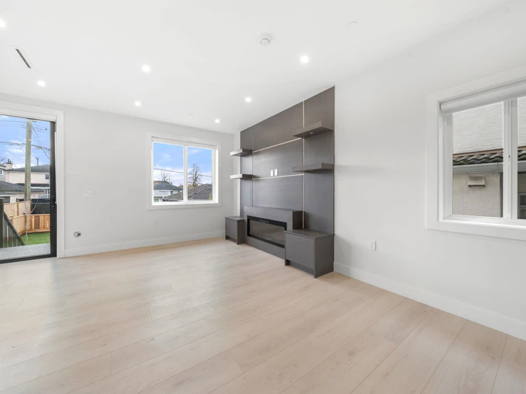 2-3274 E 44th Avenue, Vancouver, BC, V5R 3B1 - 3