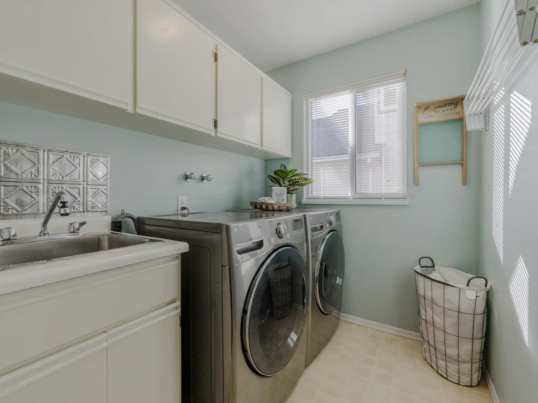 18559 62 Avenue, Surrey, BC, V3S 7R1 - 18