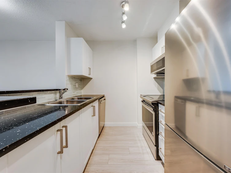 805-1420 W Georgia Street, Vancouver, BC, V6G 3K4 - 13