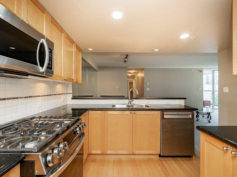 403-1425 W 6th Avenue, Vancouver, BC, V6H 4G5 - 12
