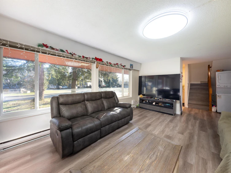 830 Irvine Street, Coquitlam, BC, V3C 4C2 - 4