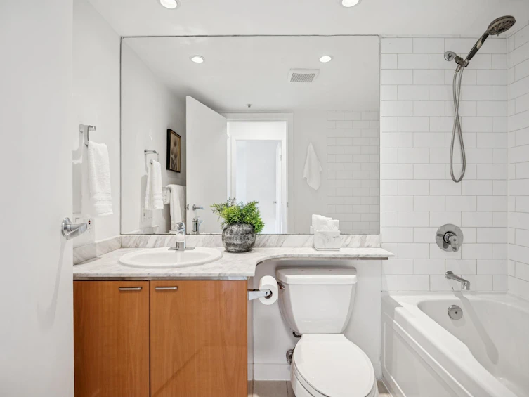706-1200 W Georgia Street, Vancouver, BC, V6E 4R2 - 17
