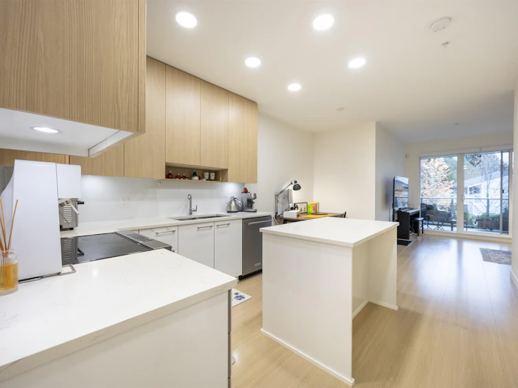 313-5460 Broadway Street, Burnaby, BC, V5B 0B4 - 2