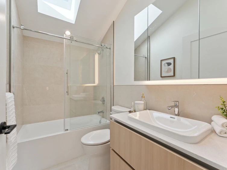 3121 Columbia Street, Vancouver, BC, V5Y 1N4 - 10