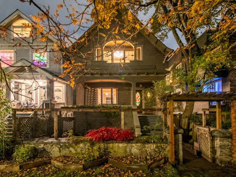 2243 W 5th Avenue, Vancouver, BC, V6K 1S4