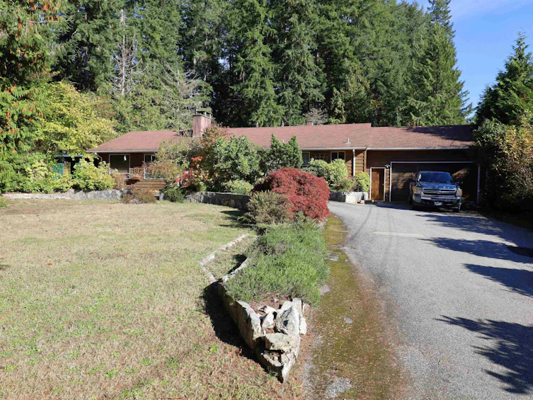 588 Veterans Road, Gibsons, BC, V0N 1V4 - 9